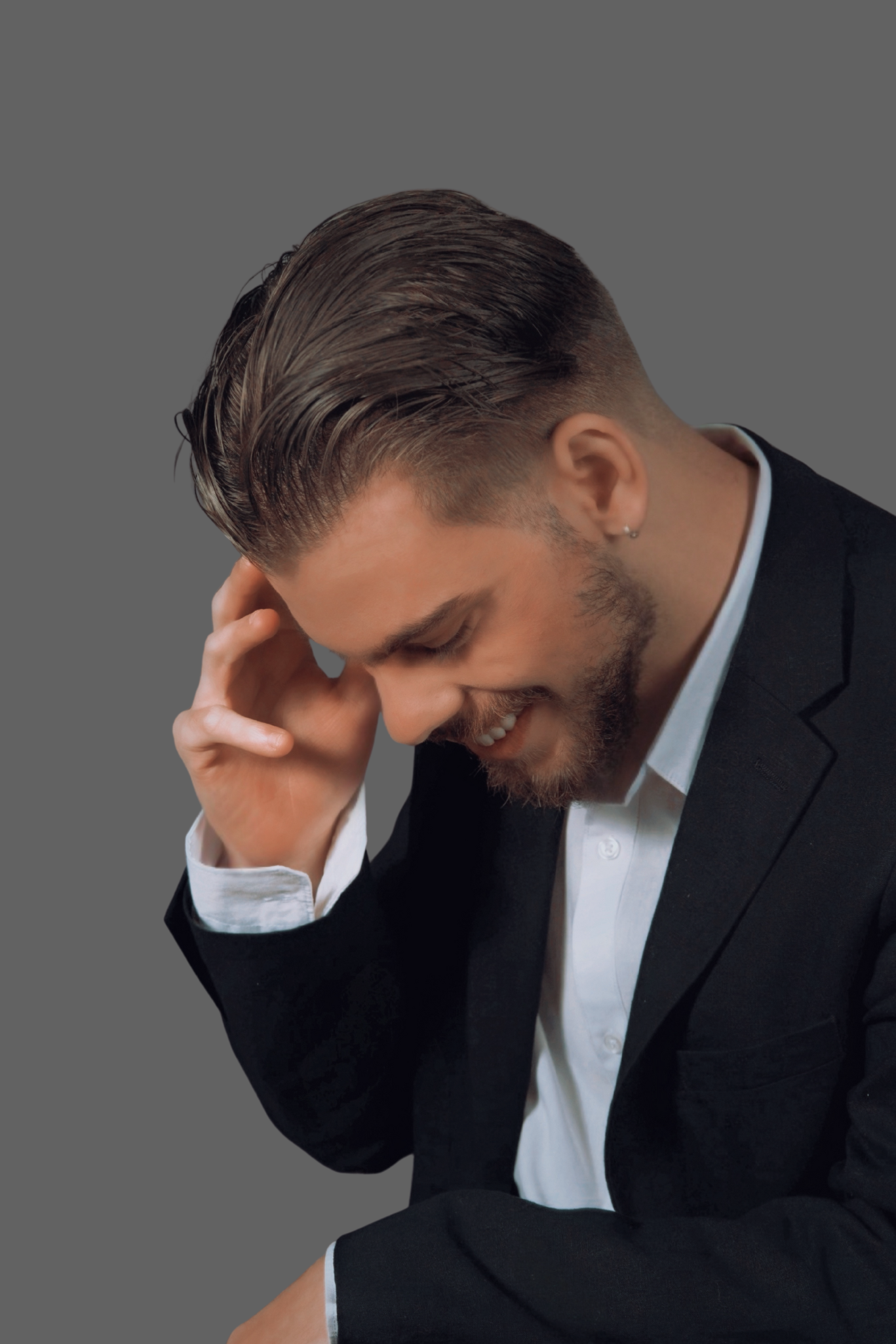 Ο γνωστός συγγραφέας Μάριος Λεβέντης μάς μιλάει για τα αριστουργήματά του και τη δύναμη της αλήθειας μέσα από τις λέξεις.