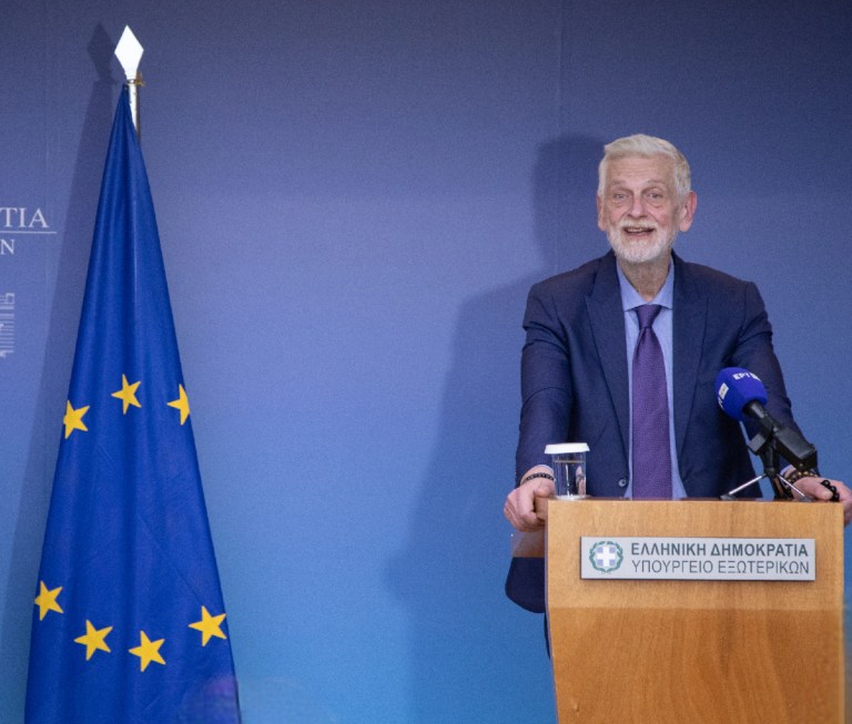 «Η πραγματική ουσία της εξουσίας είναι να είσαι χρήσιμος στην κοινωνία» – Ο υφυπουργός εξωτερικών κ. Γιάννης Λοβέρδος μιλά αποκλειστικά στο EMVP News.