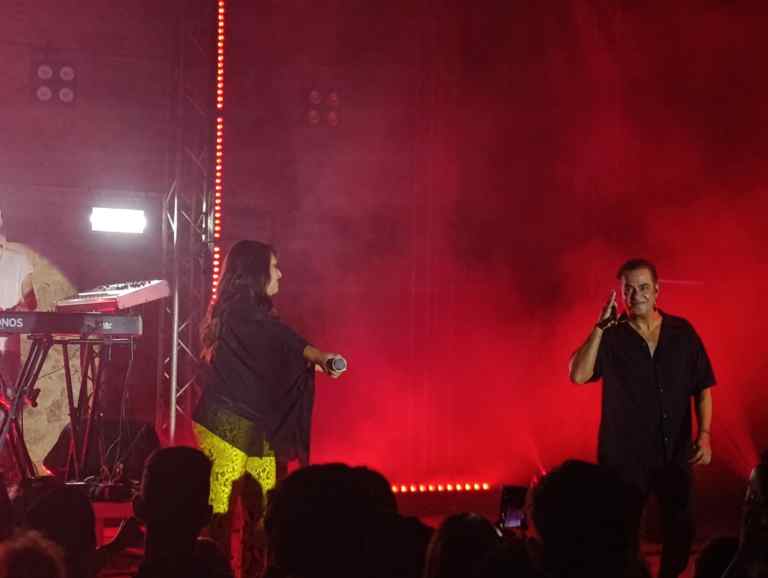 Μια ανεπανάληπτη μουσική βραδιά στη Φορτέτζα Ρεθύμνου με την Καίτη Γαρμπή και τον Διονύση Σχοινά.