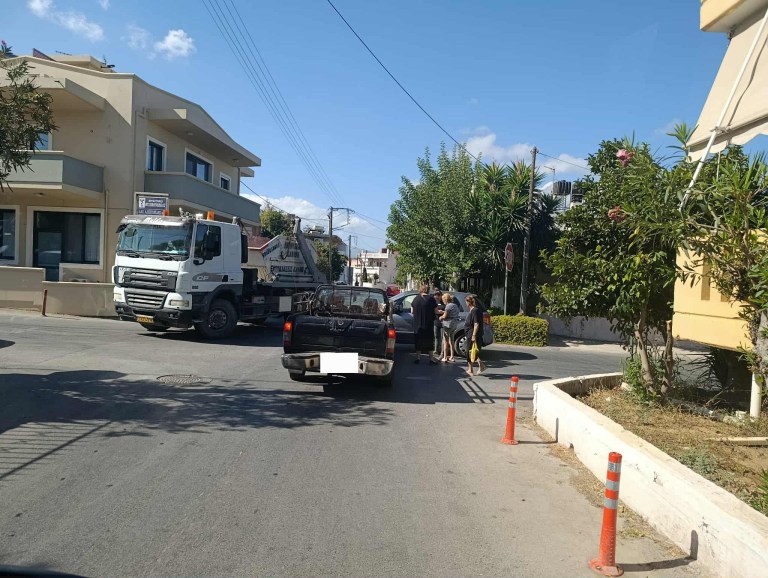 Αποκλειστικό: Τουρίστρια στον Γαλατά Χανίων προκάλεσε ατύχημα.