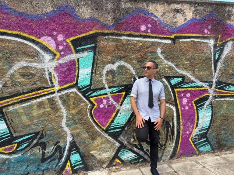 «Η ποίηση είναι ο τρόπος μου να μιλώ χωρίς φωνή» – Συνέντευξη με τον Νεκτάριο Μπέση.