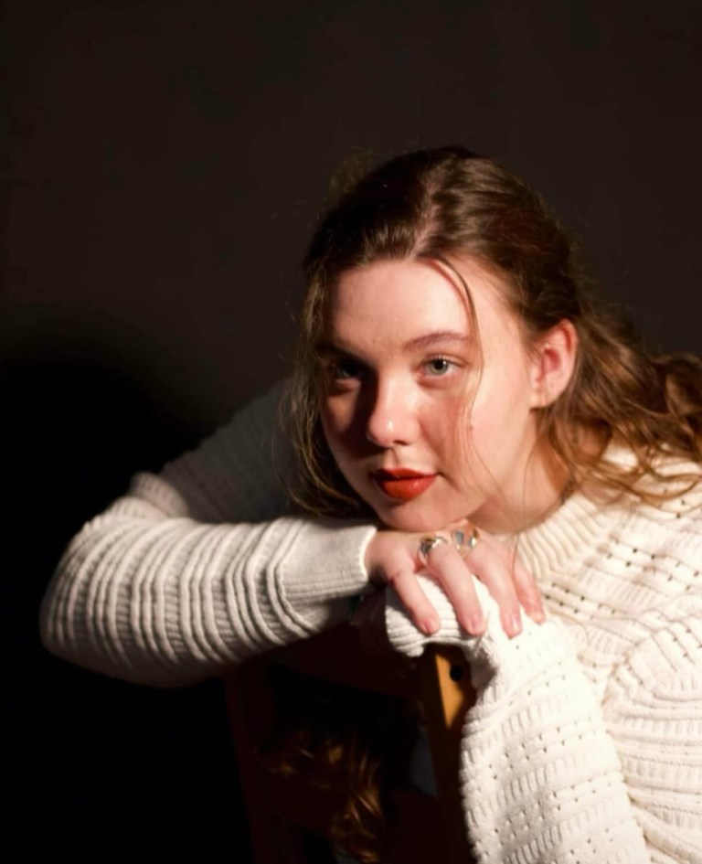 Η Μαίη και η μουσική της: Μια σχέση γεμάτη συναίσθημα.